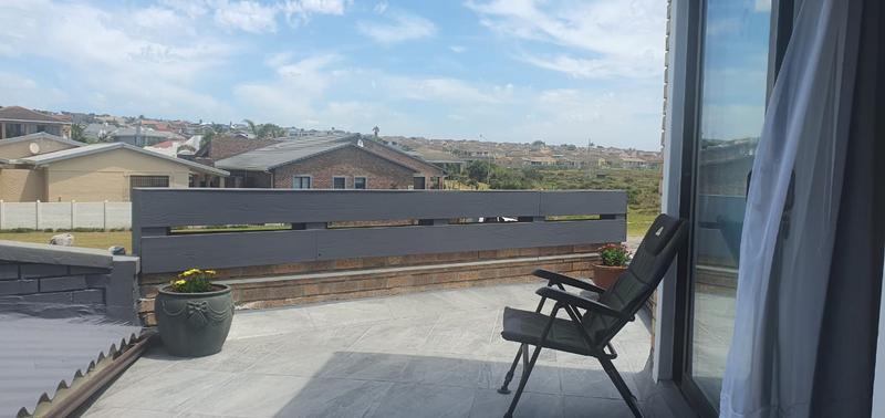 4 Bedroom Property for Sale in Wavecrest Eastern Cape